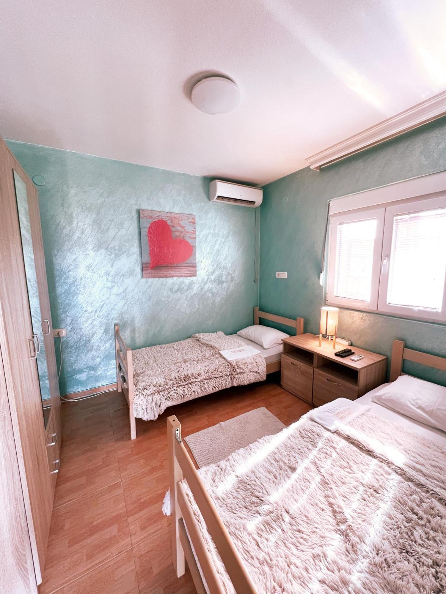 Apartments Aerodrom Podgorica Bilik gambar